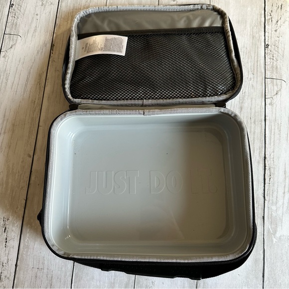 PREOWNED NIKE LUNCH BOX RECTANGLE BLACK ZIP CLOSURE RAINBOW SWOOSH - Picture 4 of 8